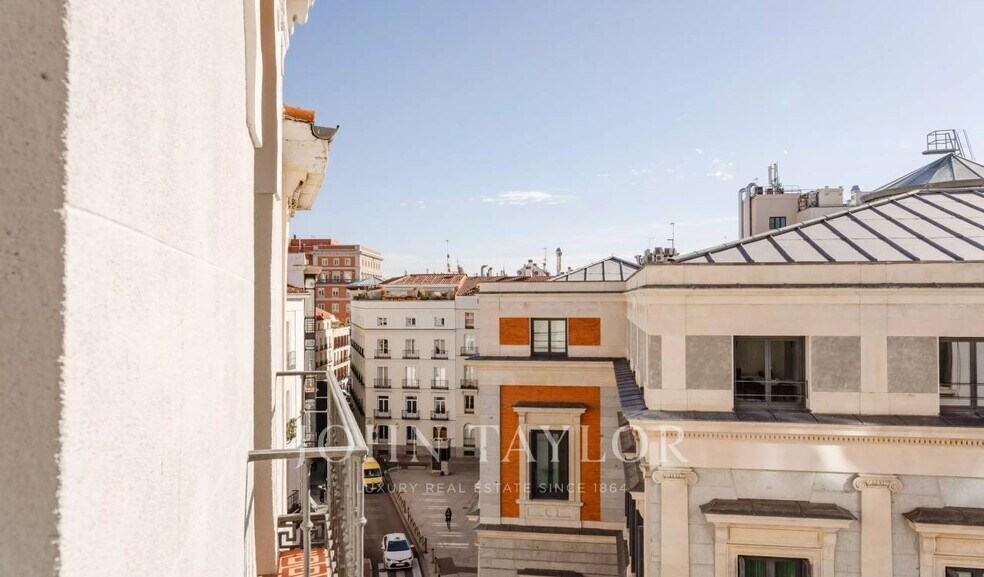 Immeuble residentiel dans Madrid, Madrid à vendre - Photo de l’immeuble – Image 1 sur 16