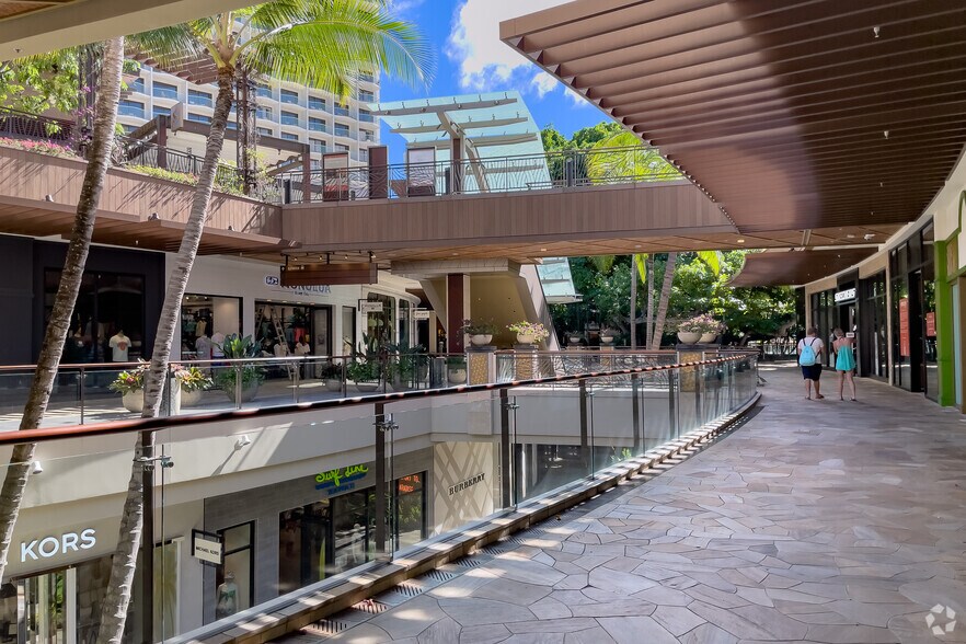 2330 Kalakaua Ave, Honolulu, HI à louer - Photo de l’immeuble – Image 3 sur 5