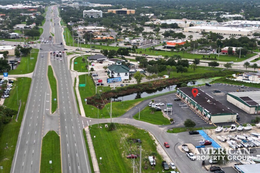 1225 Tamiami Trl, Port Charlotte, FL à louer - Photo de l’immeuble – Image 2 sur 7