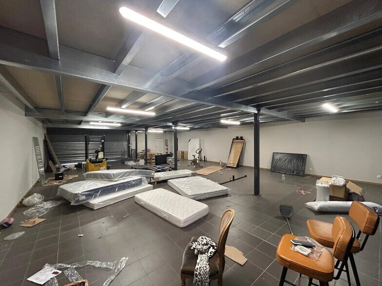 Local d’activités dans Gémenos à louer - Photo intérieure – Image 3 sur 8