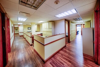 301 Arthur Godfrey Rd, Miami Beach, FL à louer Photo intérieure– Image 2 sur 8