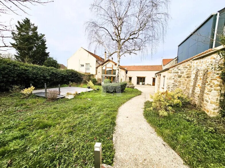 Bureau dans Évry-Courcouronnes à vendre - Photo de l’immeuble – Image 2 sur 13