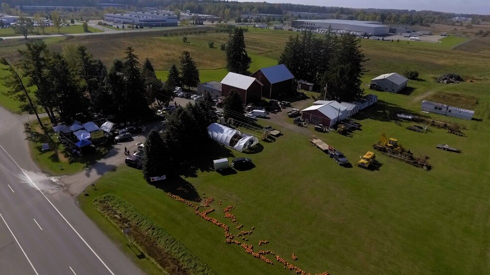 6103 Alpine Ave NW, Comstock Park, MI à vendre - Photo de l’immeuble – Image 3 sur 12