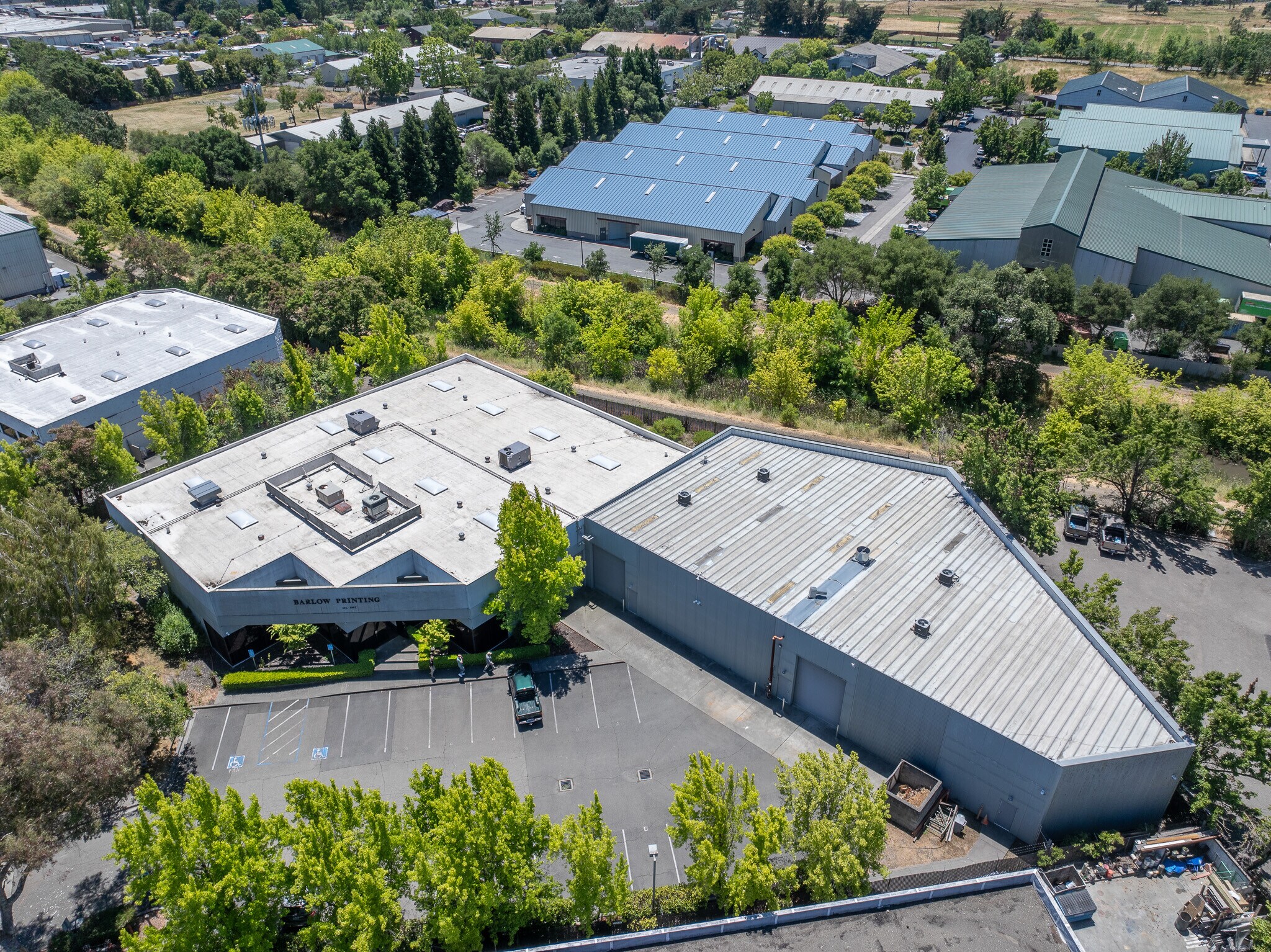 481 Aaron St, Cotati, CA à vendre Photo de l’immeuble– Image 1 sur 16