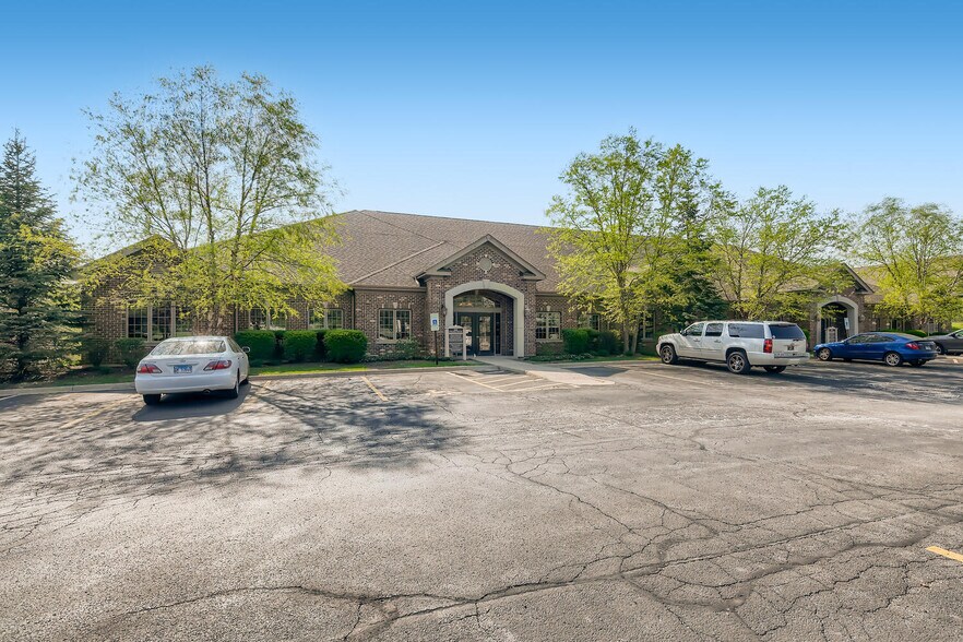 108 S Wynstone Park Dr, North Barrington, IL à louer - Photo principale – Image 1 sur 28