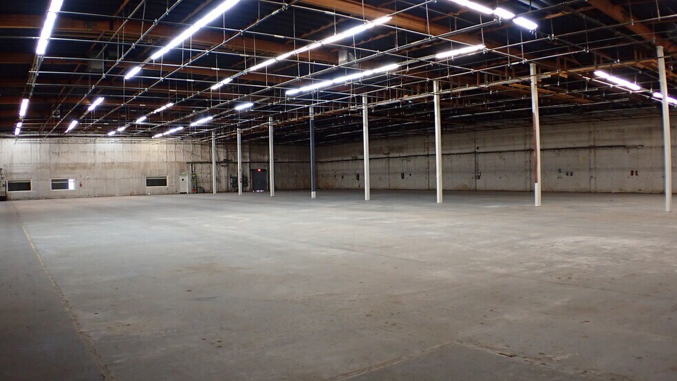 7700 Balboa Blvd, Van Nuys, CA à louer - Photo de l’immeuble – Image 3 sur 8