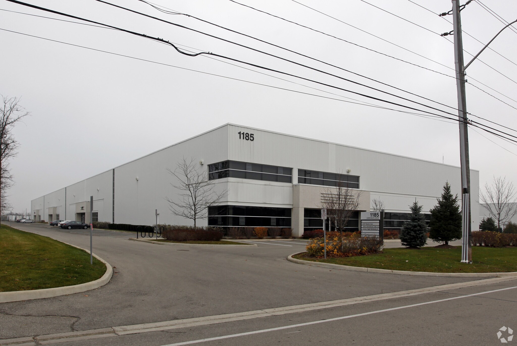 1185 Corporate Dr, Burlington, ON à louer Photo principale– Image 1 sur 3