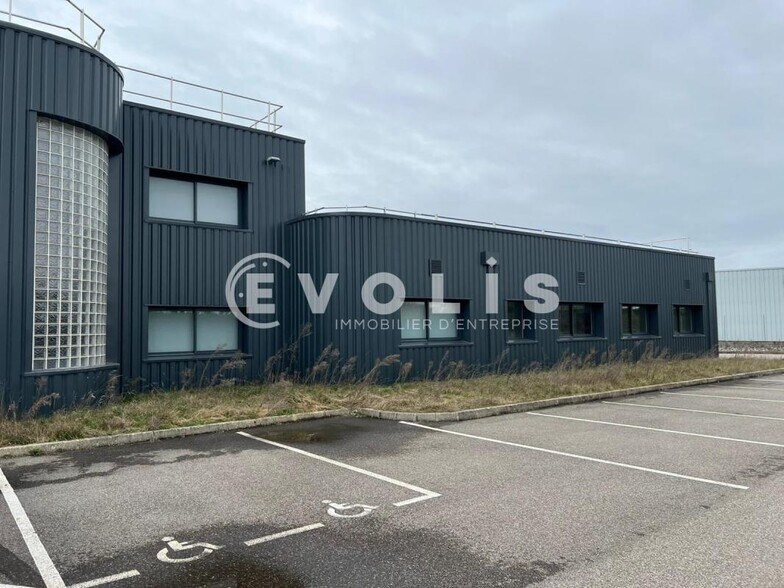 810 Rue De L'Industrie, Saint-André-de-Corcy à vendre - Photo de l’immeuble – Image 1 sur 31
