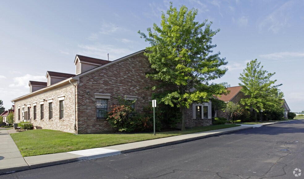 455 Barclay Cir, Rochester Hills, MI à vendre - Photo de l’immeuble – Image 2 sur 5