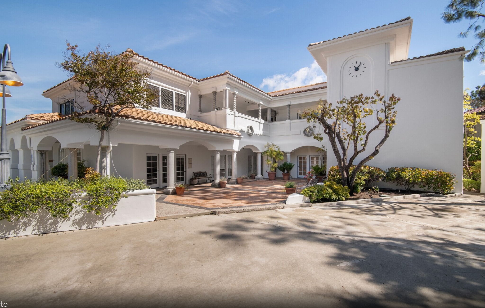 28040 Dorothy Dr, Agoura Hills, CA à louer Photo de l’immeuble– Image 1 sur 9