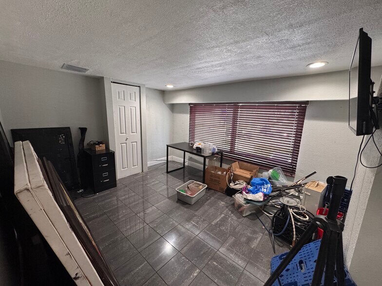 3901 W 18th Ave, Hialeah, FL à vendre - Photo intérieure – Image 1 sur 1