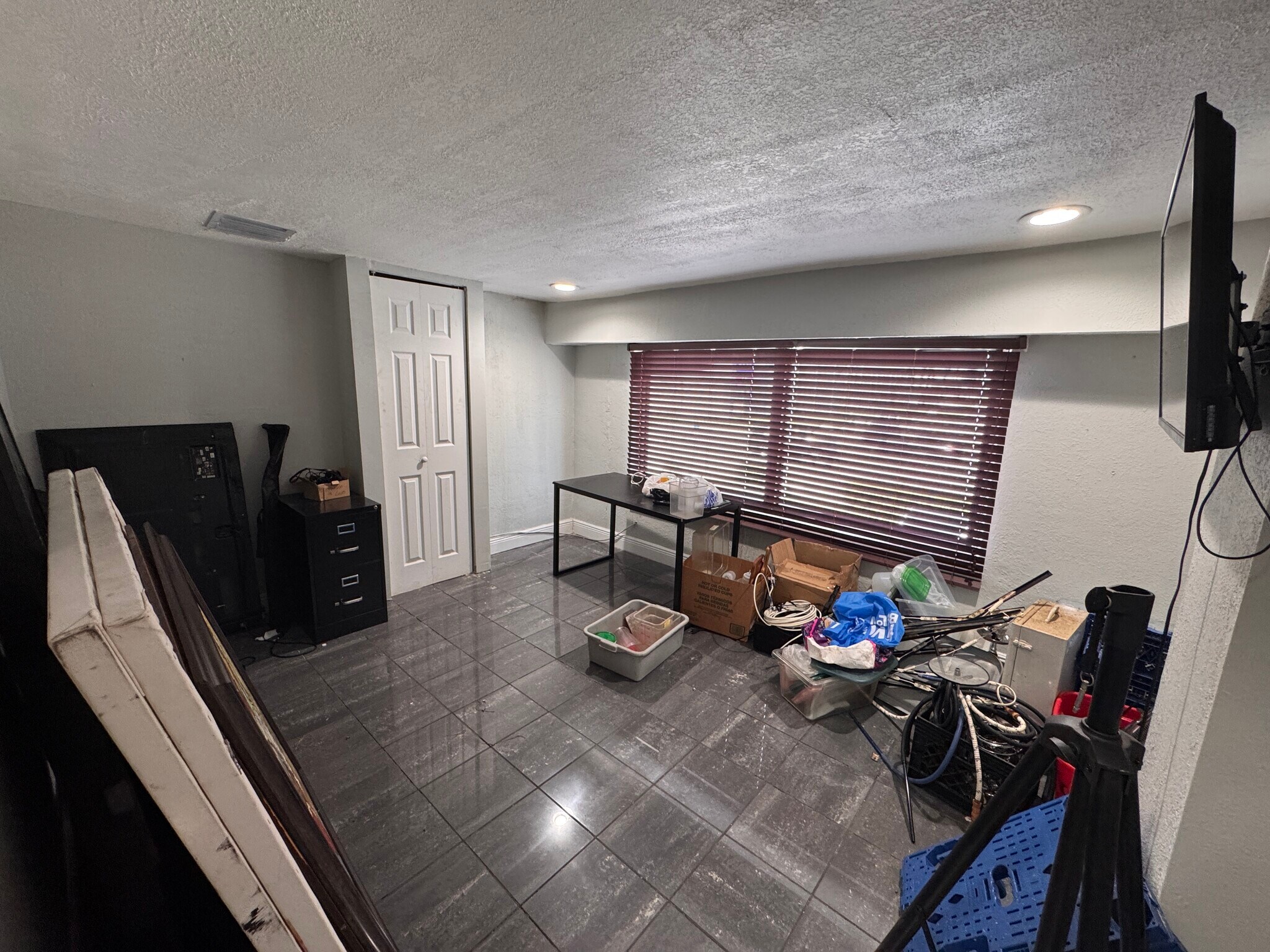 3901 W 18th Ave, Hialeah, FL à vendre Photo intérieure– Image 1 sur 2