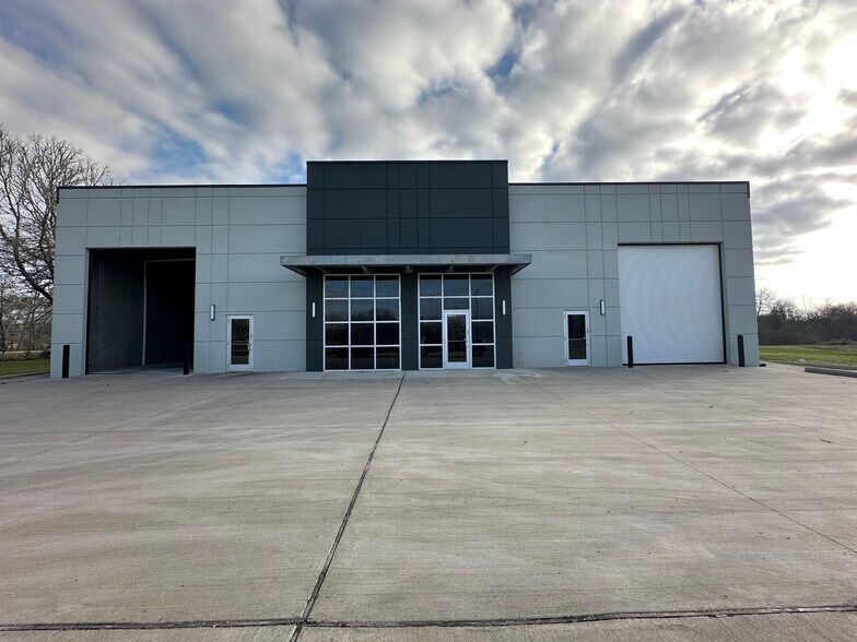 6715 FM 723 Rd, Richmond, TX à louer - Photo principale – Image 1 sur 2