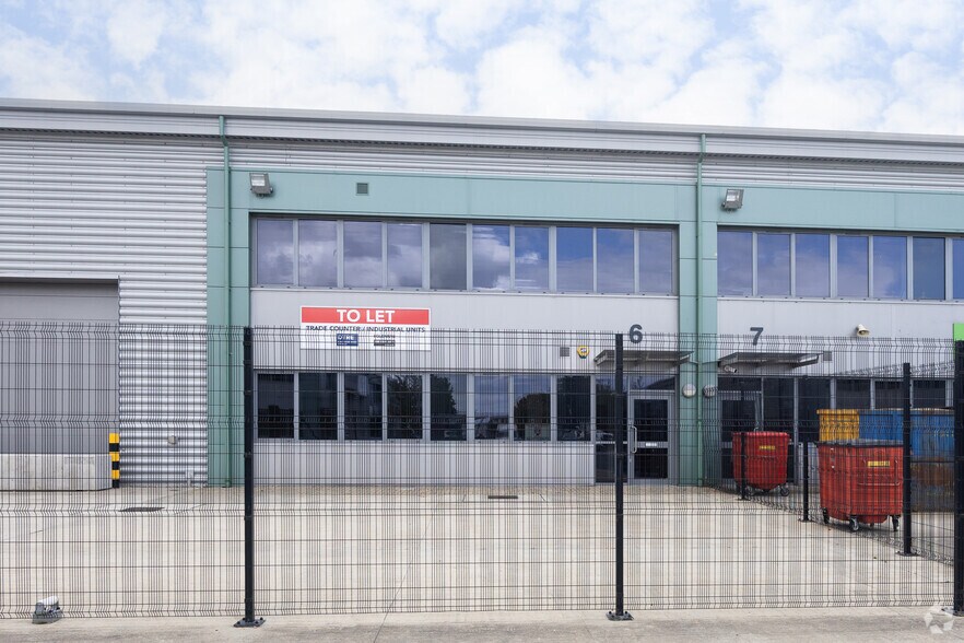 Motherwell Way, Grays à louer - Photo de l’immeuble – Image 2 sur 2