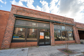 102 E Main St, Carrboro, NC à louer Photo de l’immeuble– Image 1 sur 10