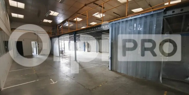 Plus de détails pour Bureau, Local d'activités à louer