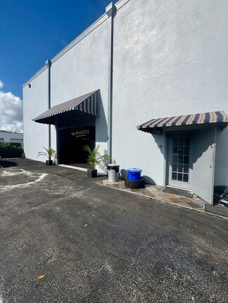 Plus de détails pour 1401 Elizabeth Ave, West Palm Beach, FL - Bureau/Local commercial à louer