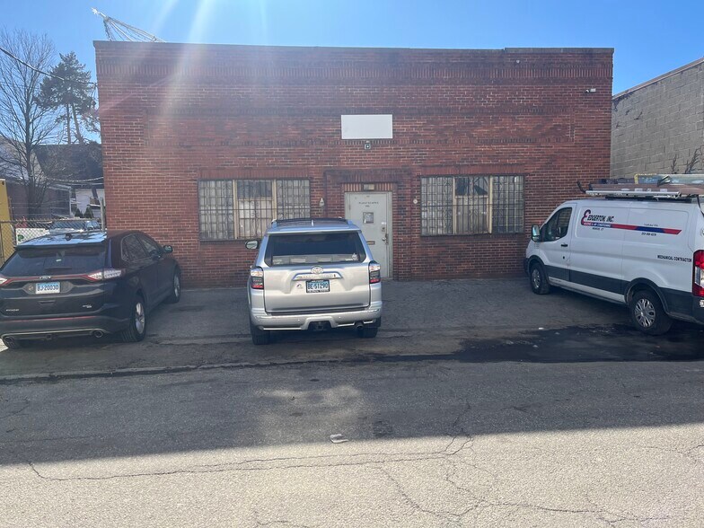 35 Holland Ave, Bridgeport, CT à vendre - Photo principale – Image 1 sur 13
