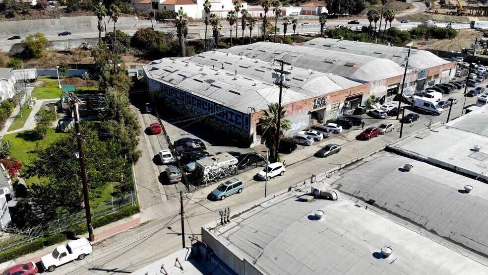 620 S Clarence St, Los Angeles, CA à louer - Photo de l’immeuble – Image 1 sur 9
