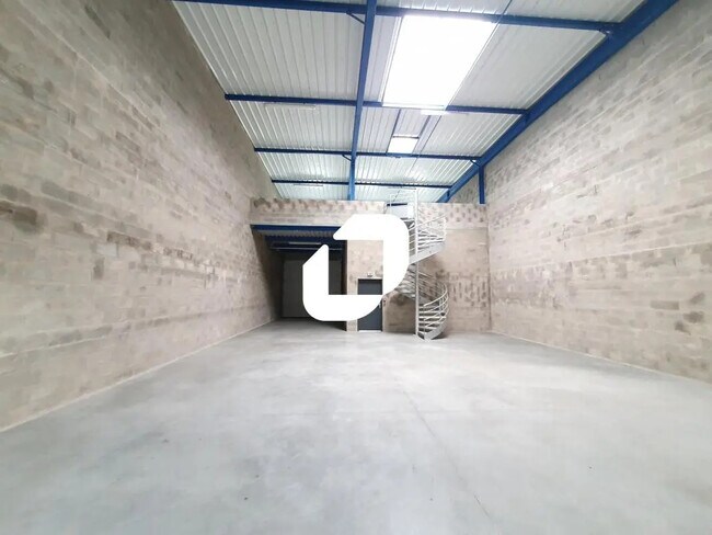 Plus de détails pour Bureau, Local d'activités à louer