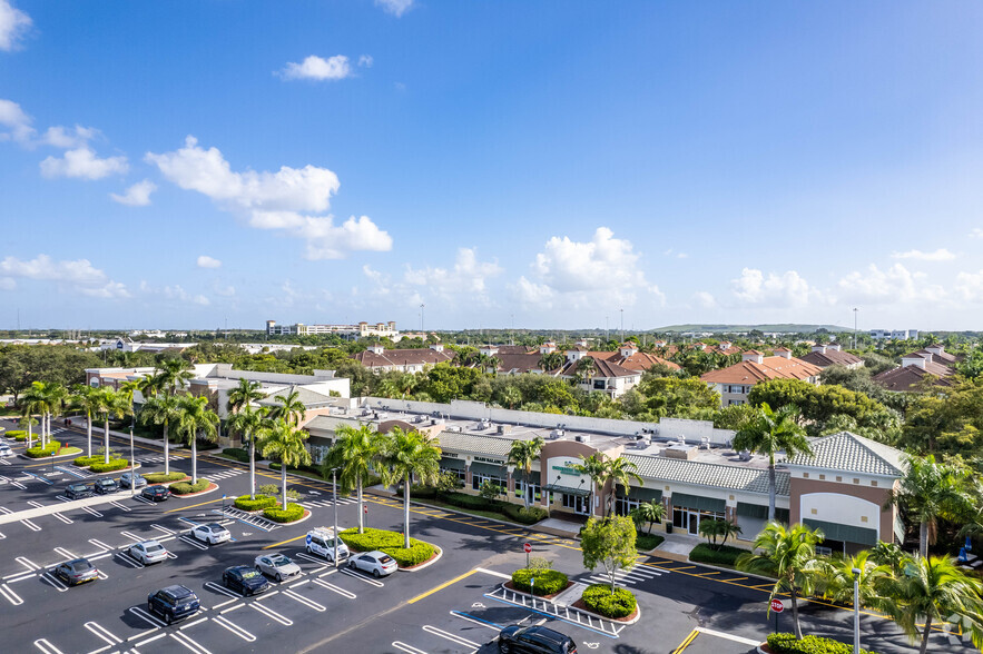 Sample Rd, Coral Springs, FL à louer - Photo de l’immeuble – Image 1 sur 34