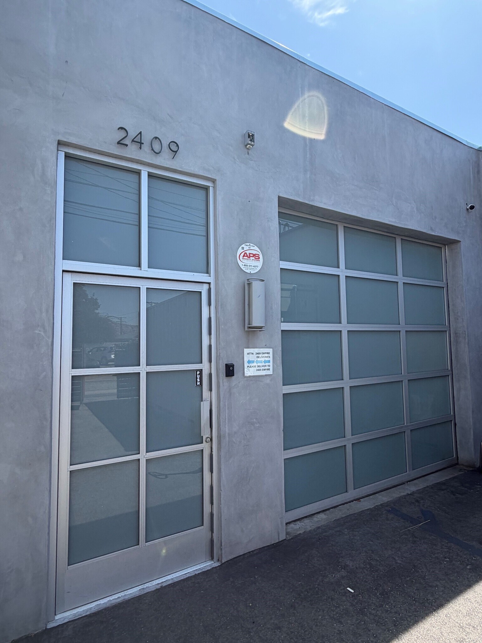 2409 W Empire Ave, Burbank, CA à louer Photo principale– Image 1 sur 8