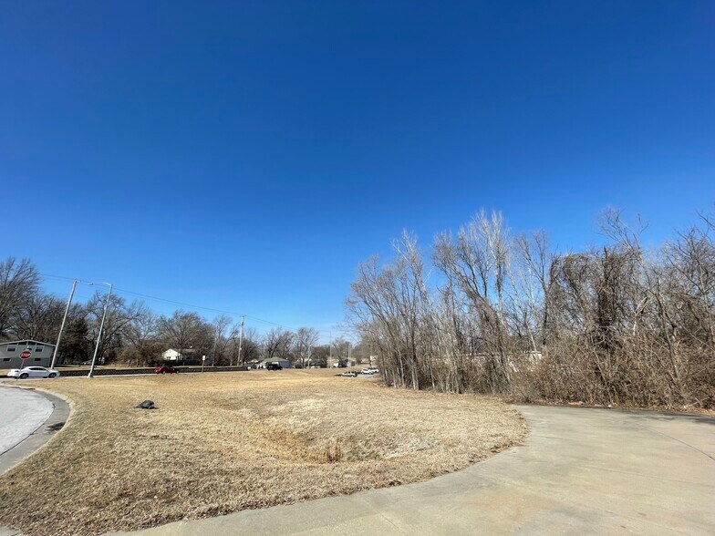 706 N Main St, Lansing, KS à vendre - Photo de l’immeuble – Image 3 sur 4
