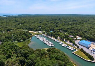 Plus de détails pour 313 Three Mile Harbor Rd, East Hampton, NY - Local commercial à louer