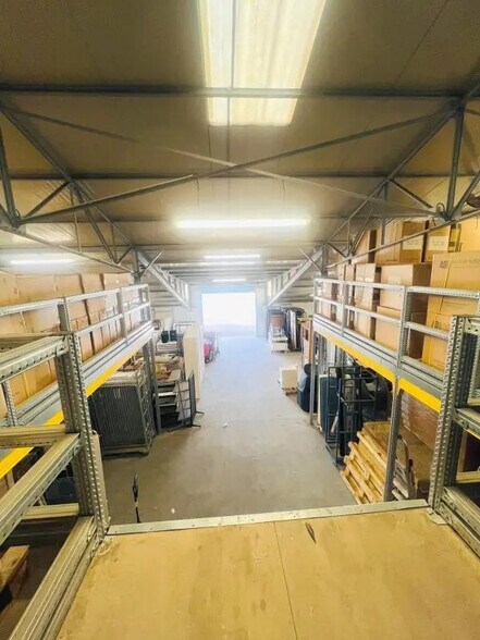 Local d’activités dans Aulnay-sur-Mauldre à louer - Photo de l’immeuble – Image 3 sur 13