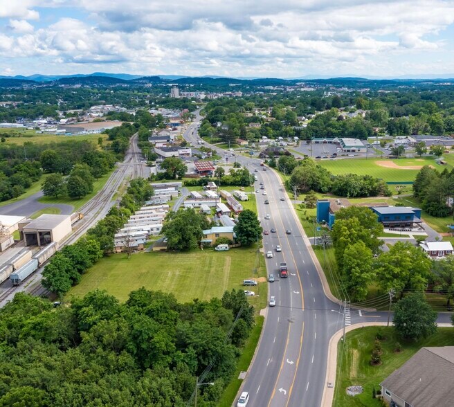 1294 Virginia Ave, Harrisonburg, VA à vendre - Photo de l’immeuble – Image 2 sur 6