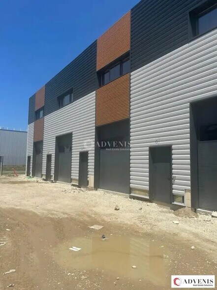 Local d’activités dans Gradignan à louer - Photo de l’immeuble – Image 3 sur 12