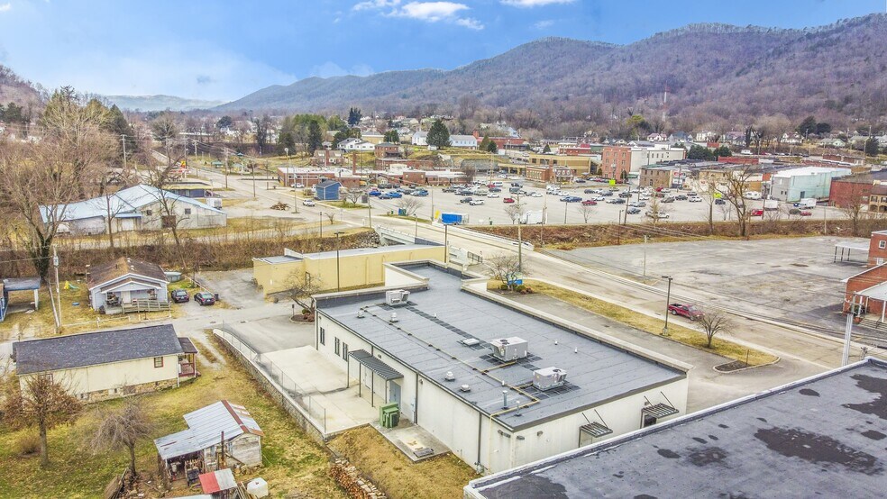 305 River Dr, LaFollette, TN à vendre - Photo de l’immeuble – Image 3 sur 49