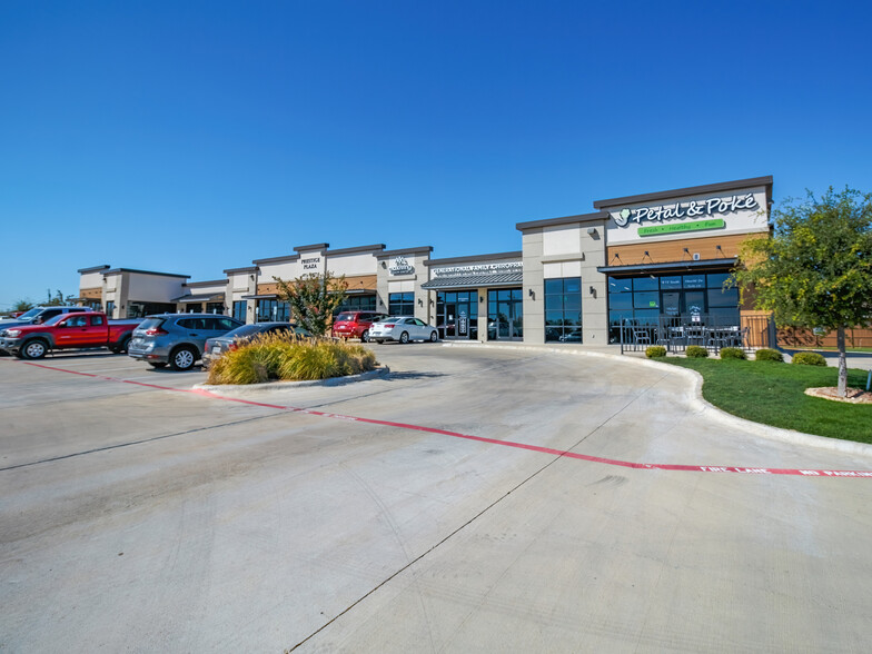 899 S Hewitt Dr, Hewitt, TX à louer - Photo de l’immeuble – Image 1 sur 11