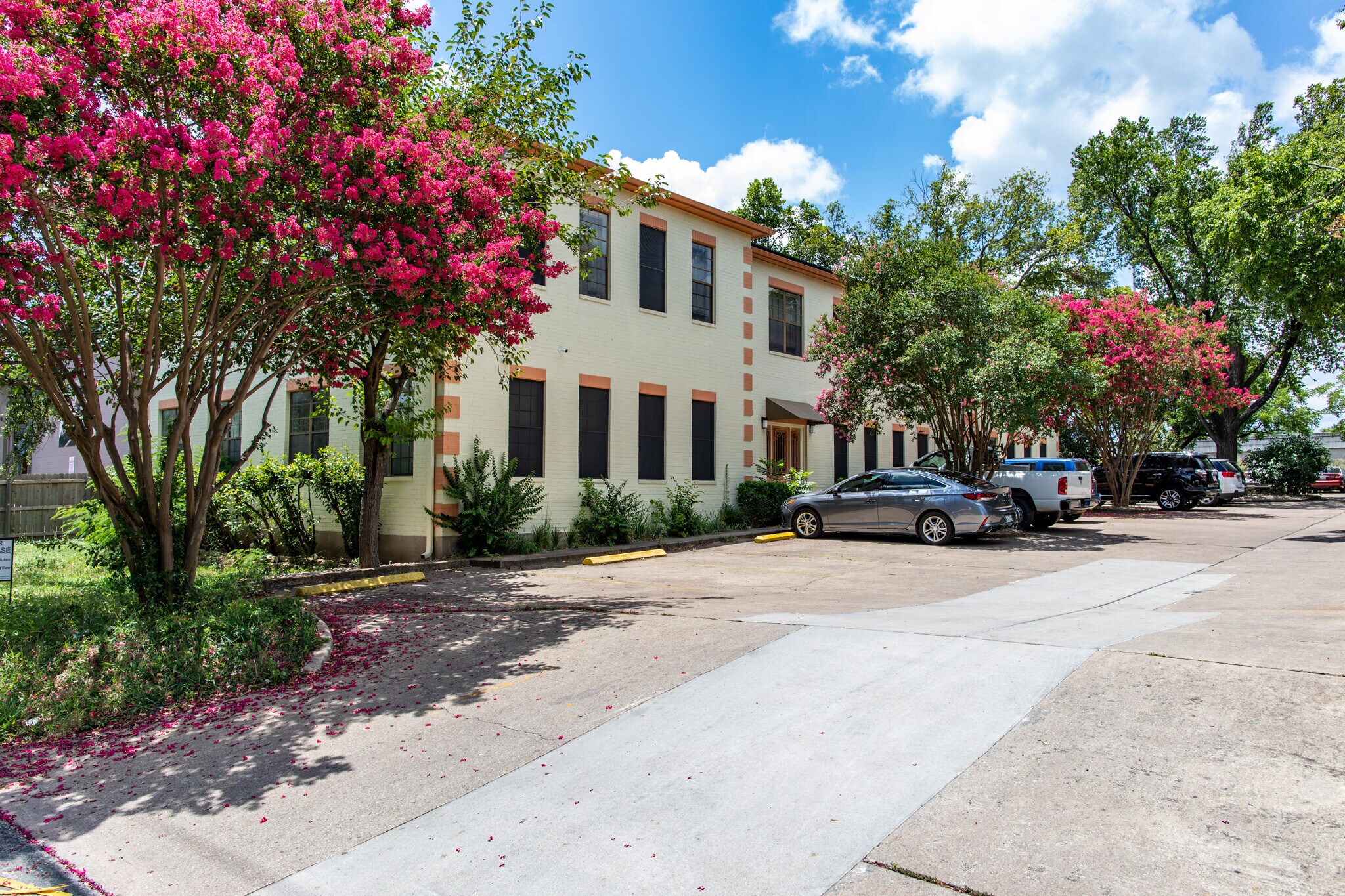 1823 Fort View Rd, Austin, TX à louer Photo principale– Image 1 sur 16