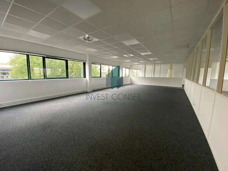 Local d’activités dans Gennevilliers à louer - Photo de l’immeuble – Image 2 sur 9