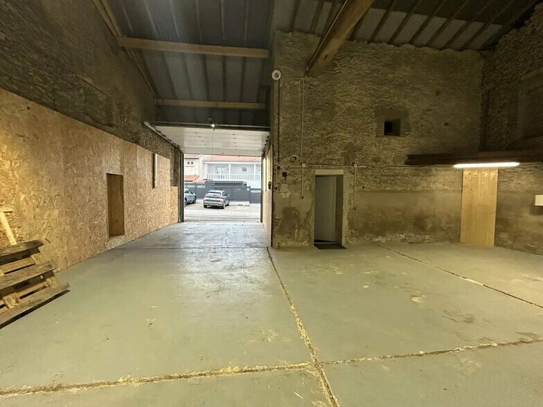 Local d’activités dans OGY à louer - Photo de l’immeuble – Image 3 sur 8