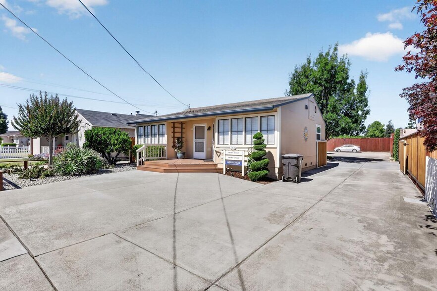 20835 Chester St, Castro Valley, CA à vendre - Photo de l’immeuble – Image 2 sur 26