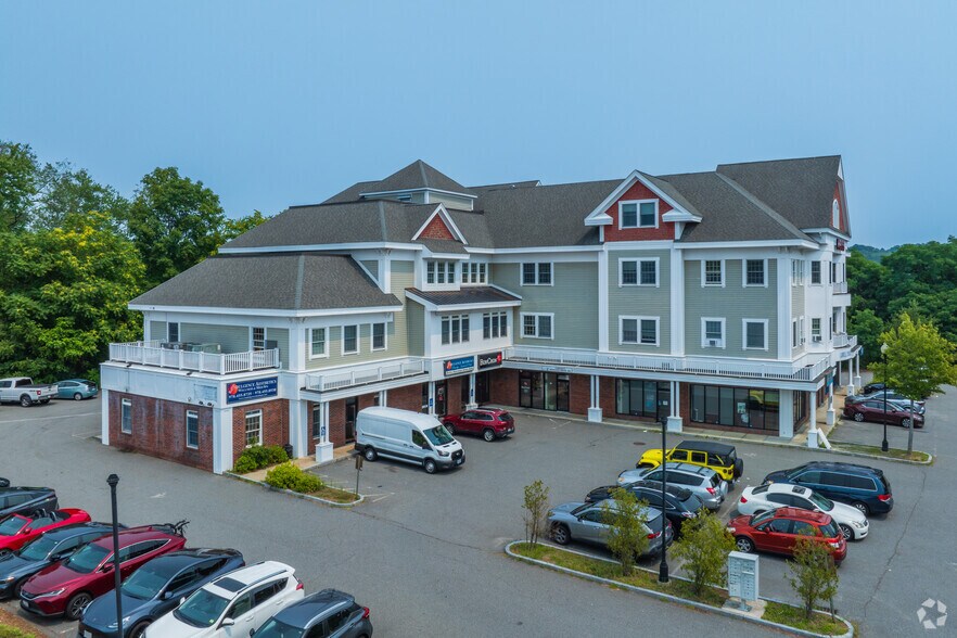 1075 Westford St, Lowell, MA à louer - Photo principale – Image 1 sur 12