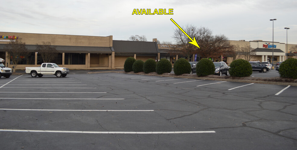 2425-2465 Laurens Rd, Greenville, SC à louer - Photo de l’immeuble – Image 2 sur 6