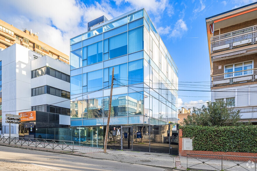 Bureau dans Madrid, Madrid à vendre - Photo de l’immeuble – Image 2 sur 3