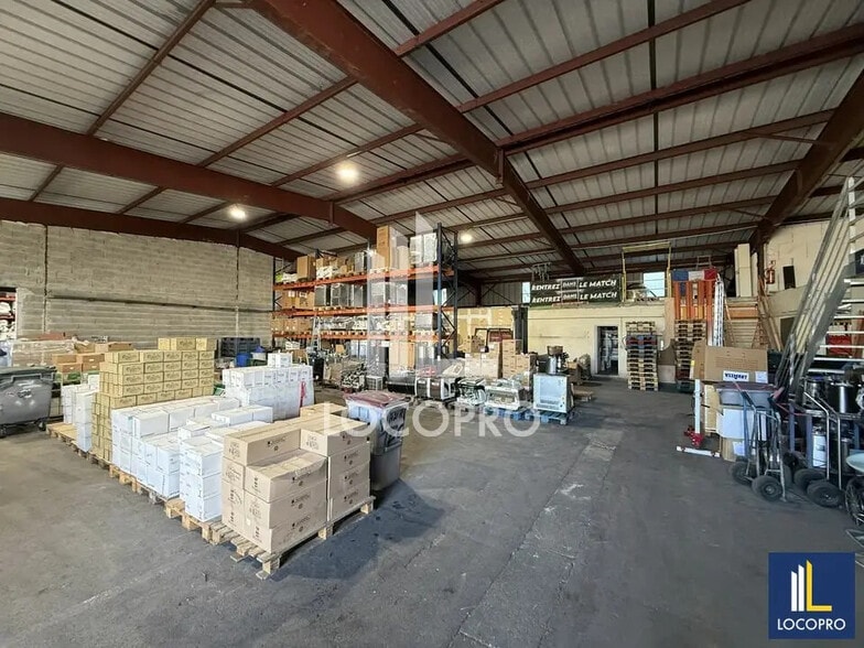 Local d’activités dans Antibes à louer - Photo de l’immeuble – Image 2 sur 4