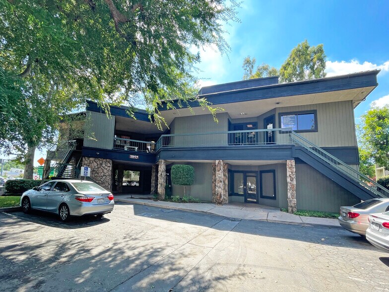 1901 W Pacific Ave, West Covina, CA à louer - Photo de l’immeuble – Image 2 sur 2