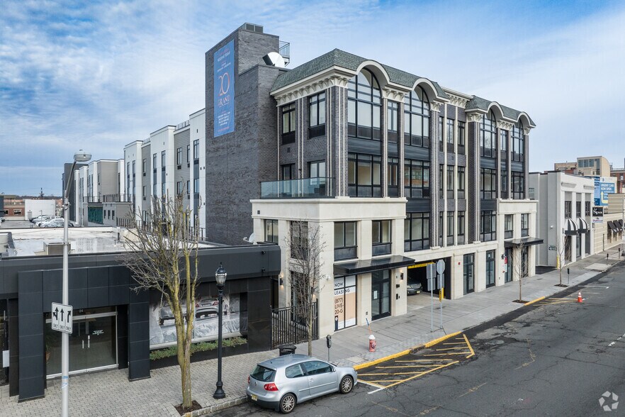 20 Grand Ave, Englewood, NJ à louer - Photo de l’immeuble – Image 1 sur 4