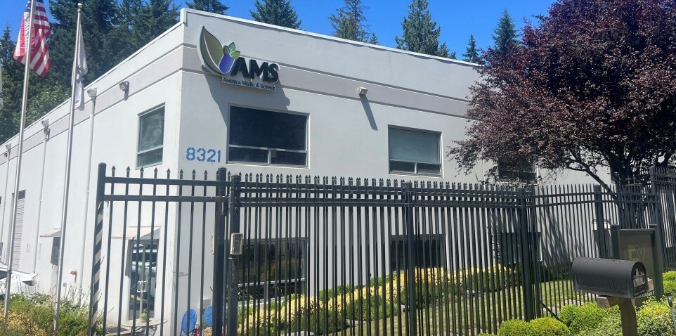 8321 219th St SE, Woodinville, WA à vendre - Photo de l’immeuble – Image 1 sur 7