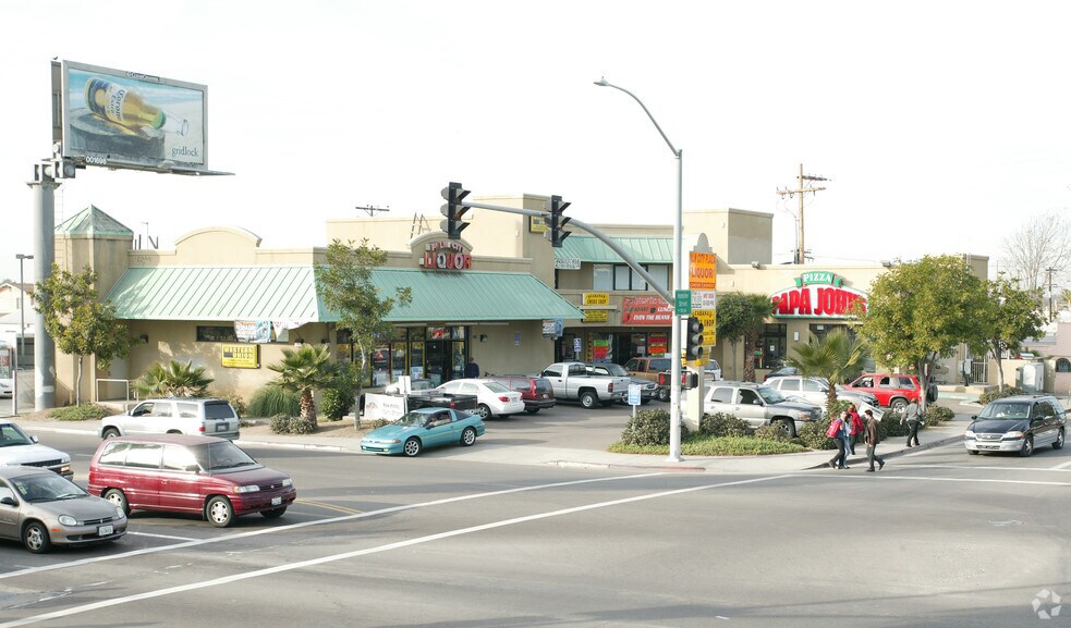 688 Hollister St, San Diego, CA à louer - Photo de l’immeuble – Image 2 sur 4