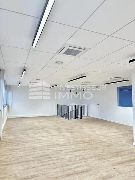 Bureau dans Sucy-en-Brie à louer - Photo intérieure – Image 3 sur 6