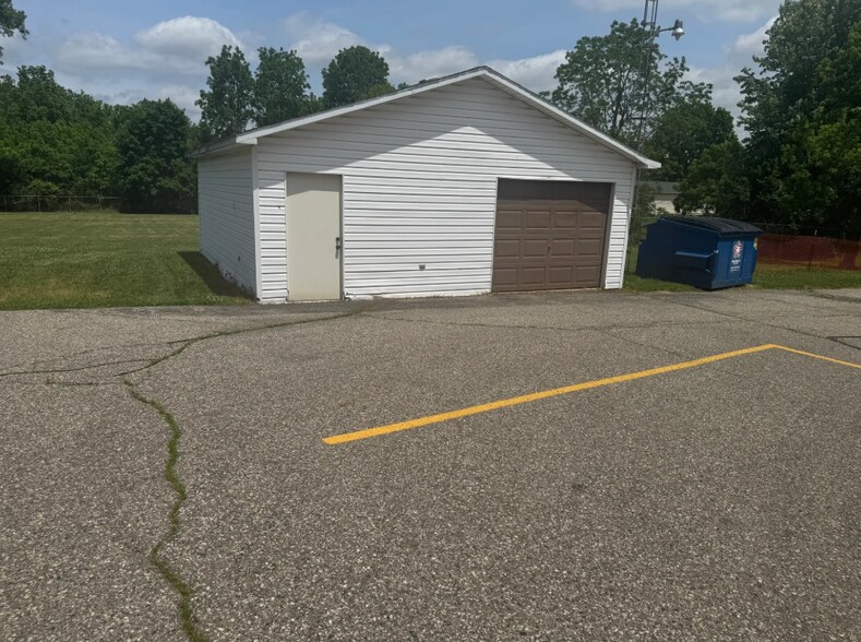 810 North St, Mount Morris, MI à vendre - Photo de l’immeuble – Image 3 sur 11