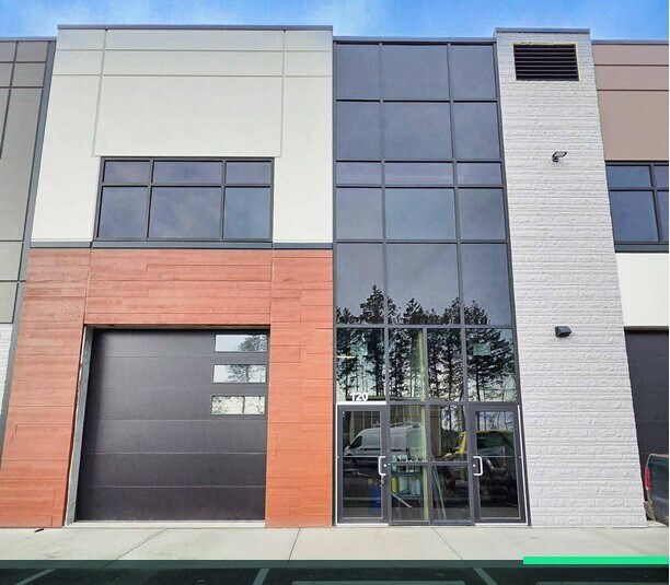 4342 W Shore Pky, Victoria, BC à louer - Photo principale – Image 1 sur 1