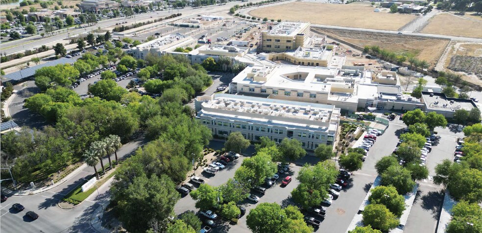 500 Old River Rd, Bakersfield, CA à louer - Photo de l’immeuble – Image 2 sur 15