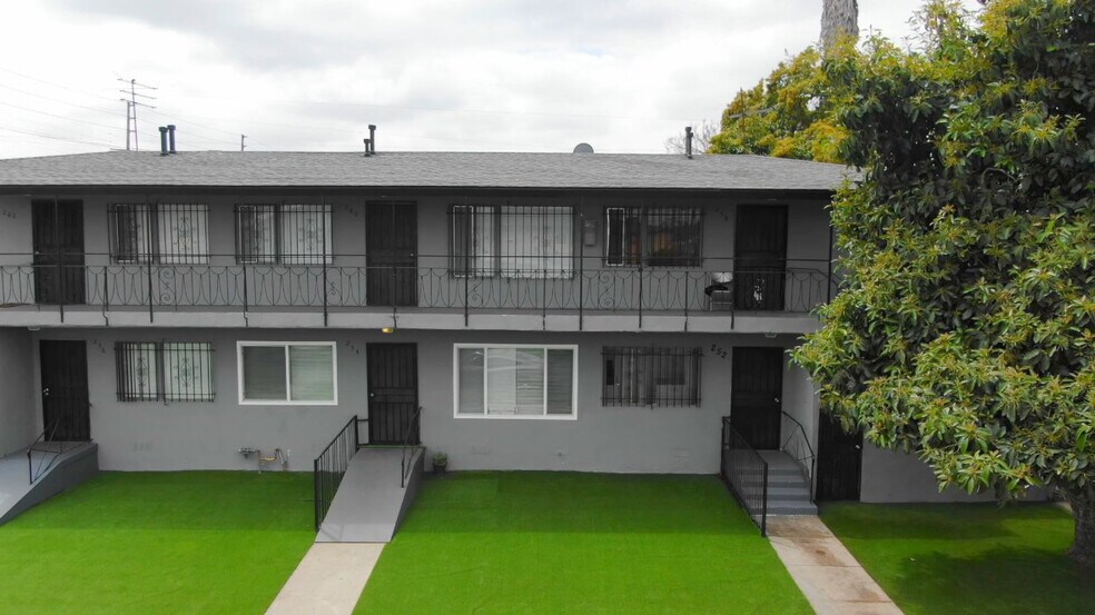 252 E 79th St, Los Angeles, CA à vendre - Photo de l’immeuble – Image 2 sur 7